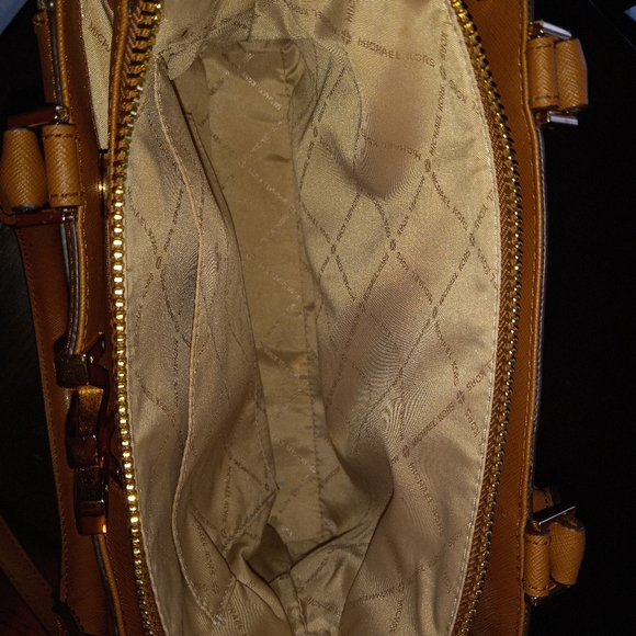 Michael kors purse - Picture 7 of 8